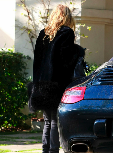 Mary Kate Olsen and black Porsche 911 Carrera Published March 10 2011 at